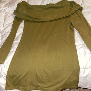 Size 5/Large dark green blouse very nice! Off shoulder super soft